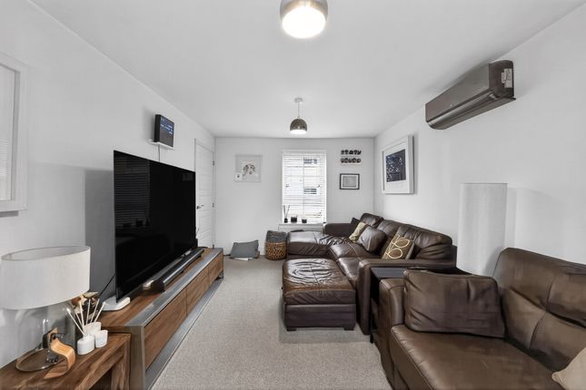 26, Pen Y Berllan, Bridgend photo 3