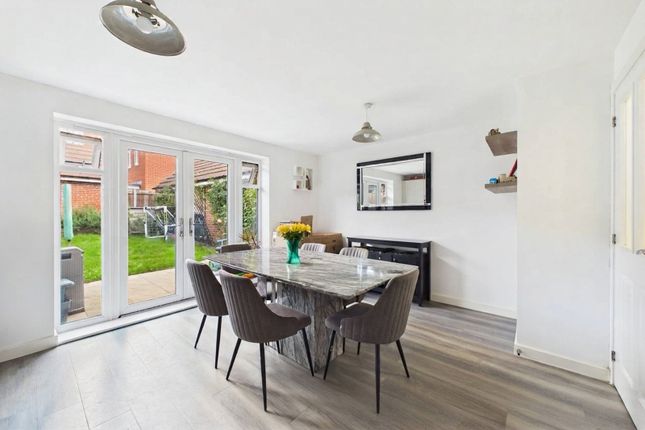 Bremner Way, Wokingham photo 4