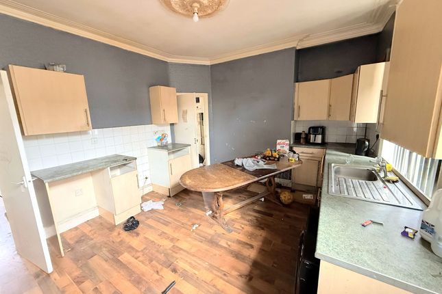12 Newstead Heath, Halifax photo 3
