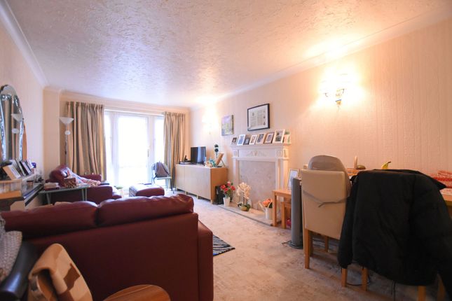 Flat 4, Parkview Court, Ilford photo 4