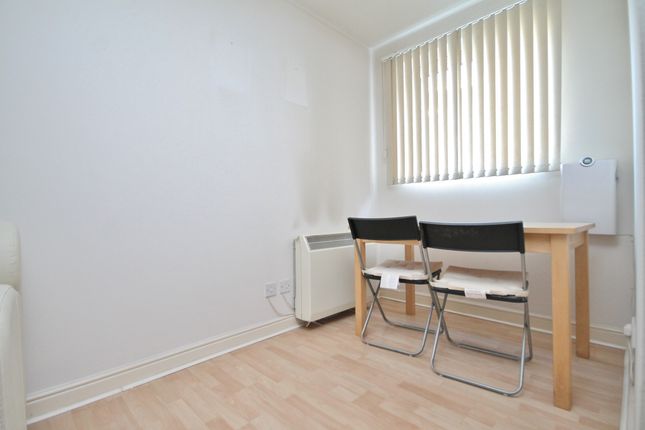 187, Fishguard Way, London photo 4