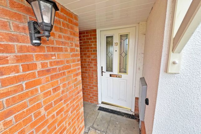 19, Drage Close, Lutterworth photo 2