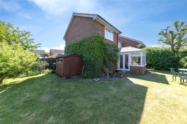 38, Gladstone Close, Newport Pagnell photo 2