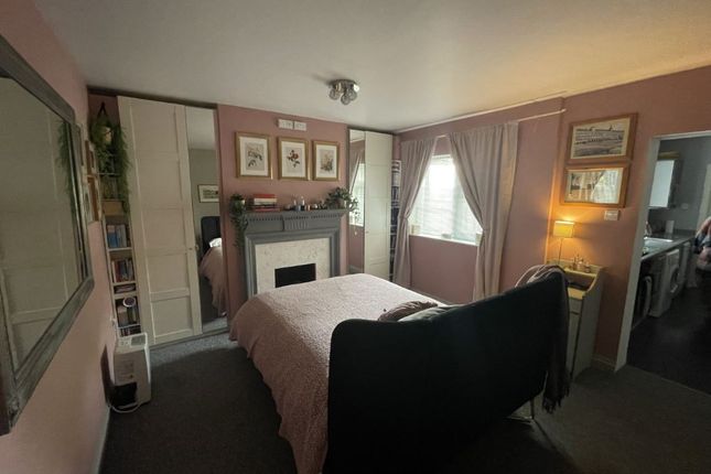53, Wolverton Road, Stony Stratford photo 4