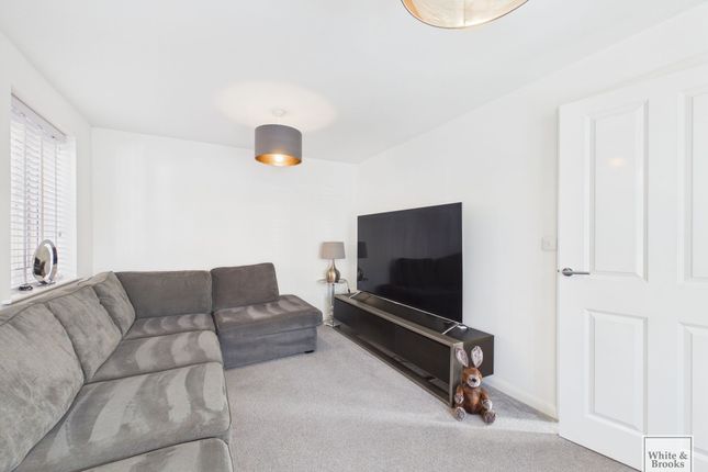 35 Linseed Way, Arundel photo 2