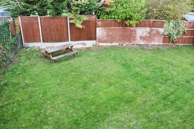 86, Doddsfield Road, Slough photo 2