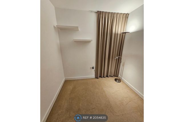 Room to rent in Meander House, London