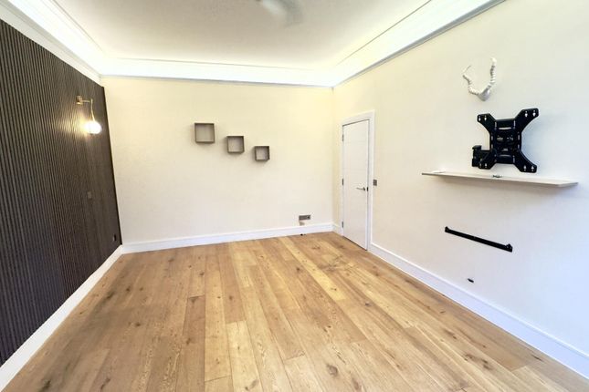 Flat 7, 22, Gledhow Gardens, London photo 3