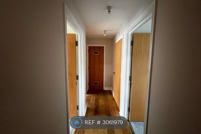 Flat, Garside Court Denham Road, London photo 2