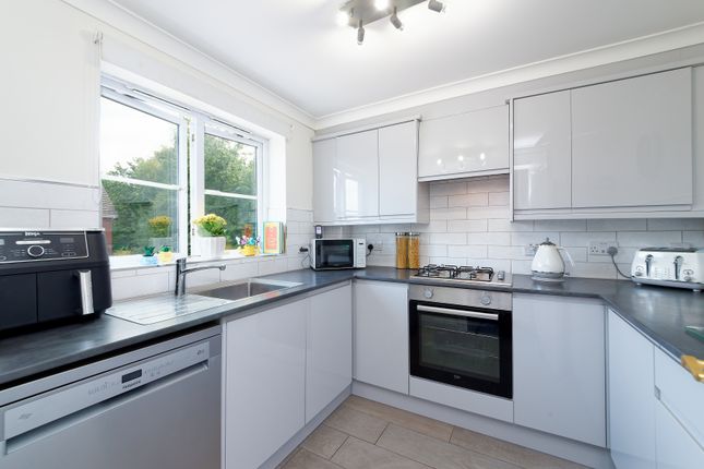 64, Benn Avenue, Paisley photo 4