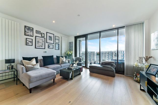 Thumbnail Flat for sale in Commodore House, Royal Wharf, London