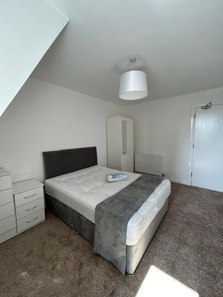 Flat to rent in Kent Road, Charing Cross, Glasgow