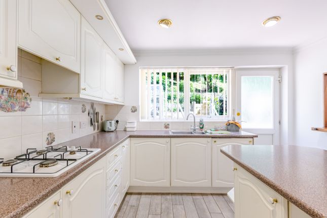 69, Lemonfield Drive, Watford photo 2