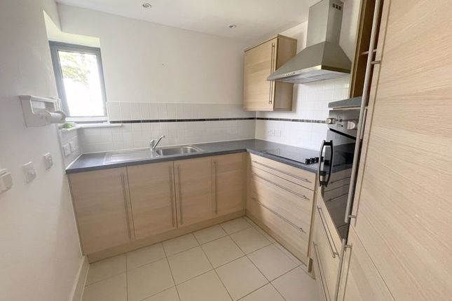 53 Mandeville Court, Darkes Lane, Potters Bar photo 2