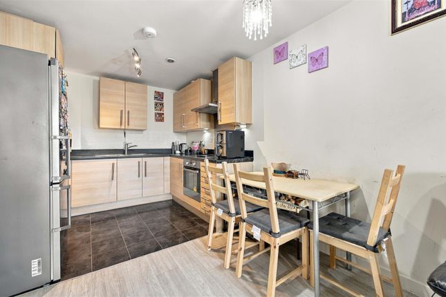 Flat 3 Hampstead House, 2 Spring Promenade, West Drayton photo 4
