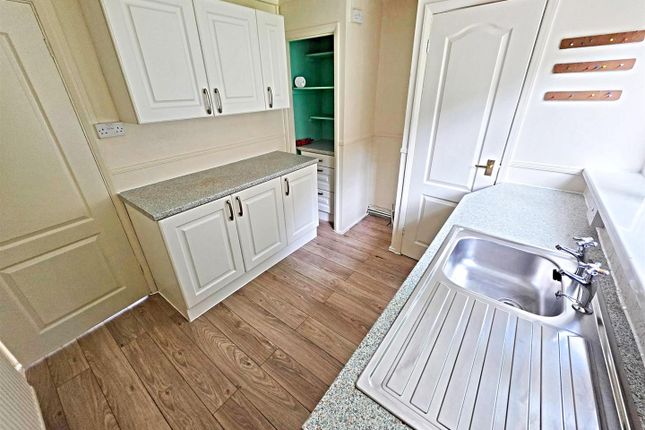 15, Graig-Yr-Helfa Road, Pontypridd photo 3
