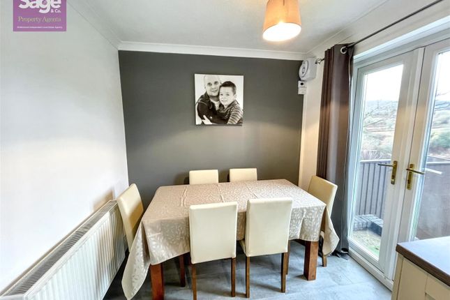 74, Cotswold Way, Newport photo 4
