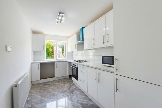 117 Damsonwood Road, Southall photo 3