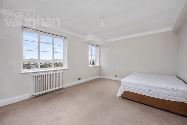 Flat to rent in Grand Avenue, Hove, East Sussex