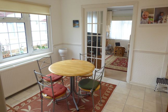 6, Devon Close, Sandhurst photo 3
