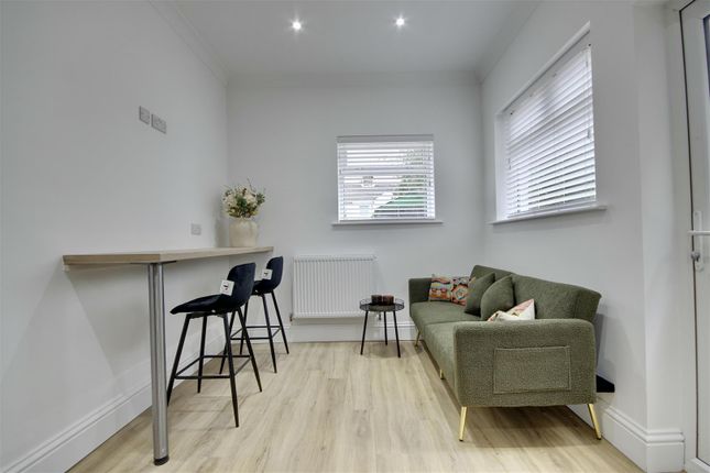 Room 3, 11, Avenue Road, Gosport photo 4