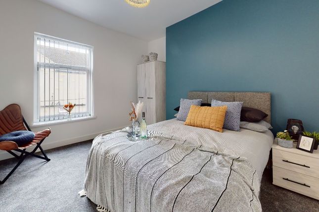 Room 4, 142 Lower Oxford Street, Castleford photo 2
