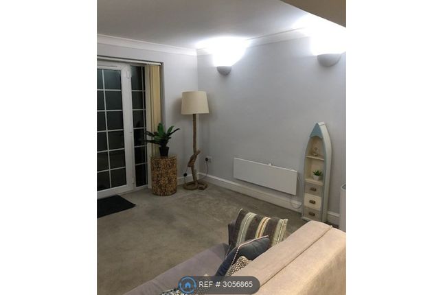 Private Garden Flat, Granada Road, Southsea photo 2