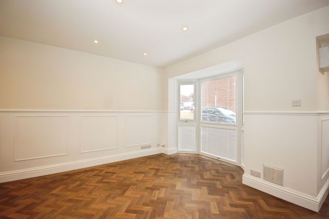 19, Wilnecote Grove, Leamington Spa photo 3