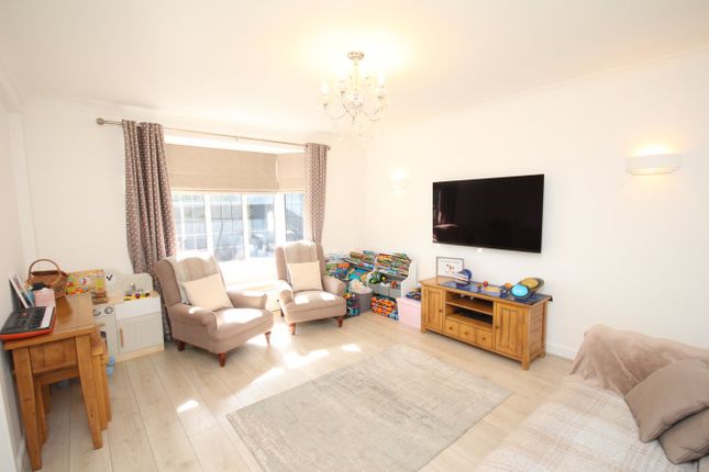 4, Meadow Way, Letchworth Garden City photo 2