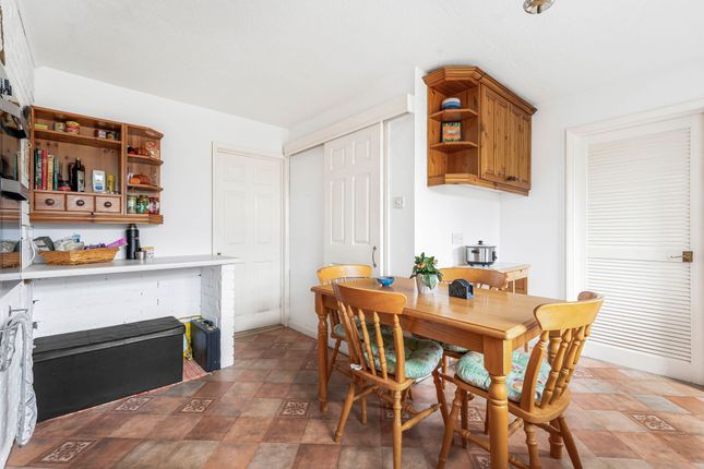 30 Cotswold Avenue, St. Austell photo 4