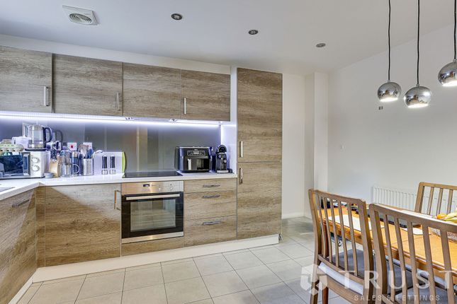 8 Bretby Avenue, Ossett photo 3