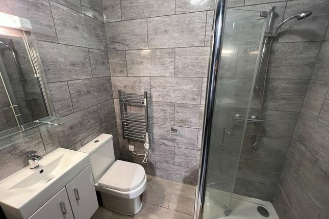 Room 3, 10, Dane Road, Southall photo 2
