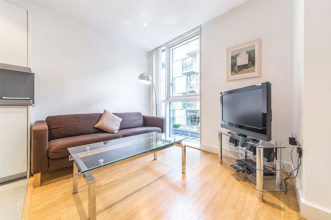 1-bed flat on Times Square, London, £2,550/mo