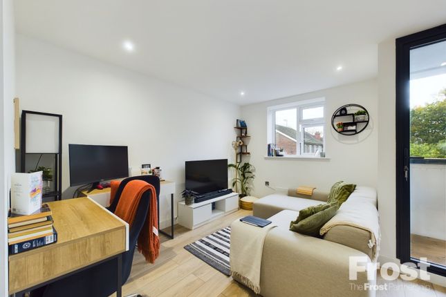 5, Inglewood,, Green Street, Surrey photo 3