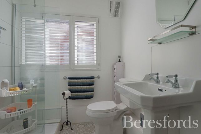 8, Shrublands Close, Essex photo 4