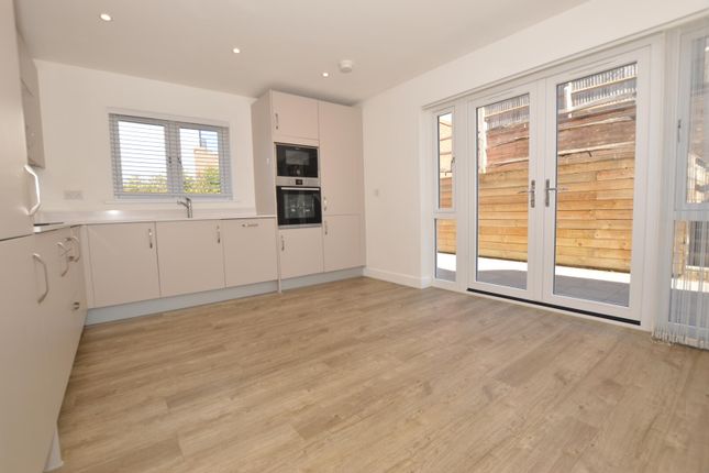 35, Bramling Crescent, Tunbridge Wells photo 2