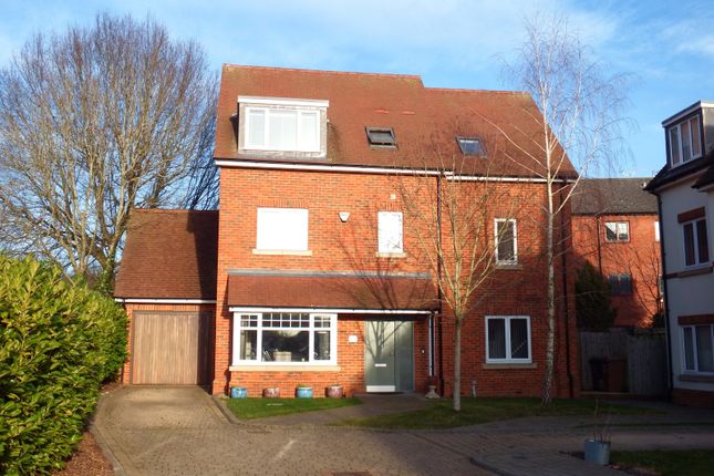 Detached house for sale in Essex Close, Stevenage, Hertfordshire