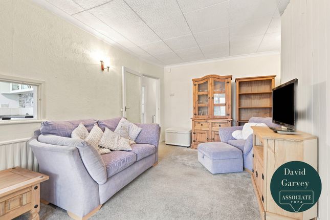 10, Badger Hall Avenue, Benfleet photo 4