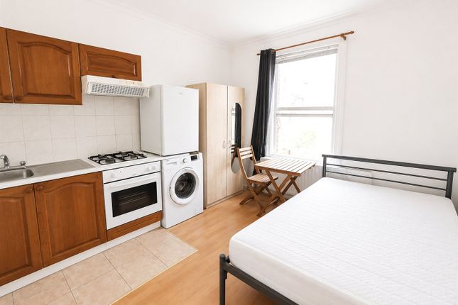 Flat 4, 11, Cranbrook Park, London photo 2