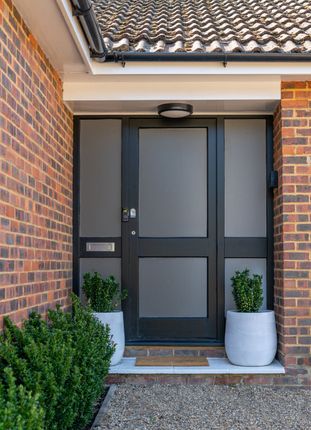8 Lorian Drive, Reigate photo 5