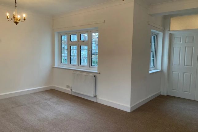 Etchingham Park Road, London photo 2