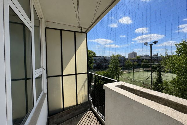 Flat 17, Martley House, Patmore Estate, London photo 3