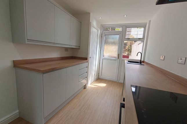 34 Roding Close, Newport photo 2