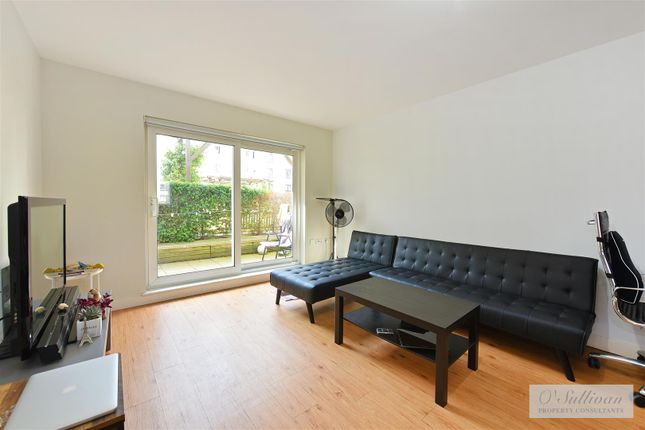 Flat 16, Amelia House, 11, Boulevard Drive, London photo 3