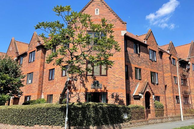 Thumbnail Flat to rent in Tynedale Square, Highwoods, Colchester