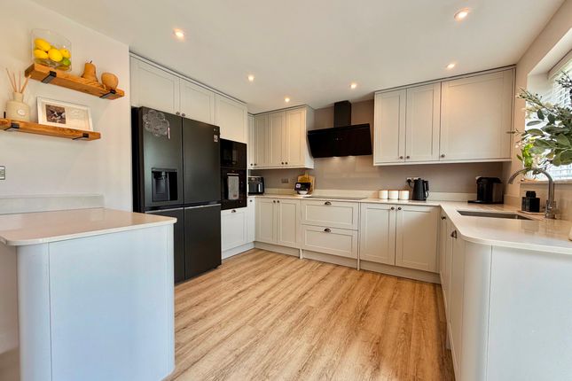 9 Hadrian Close, Lydney photo 4
