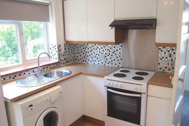 Flat to rent in Highwood Crescent, High Wycombe