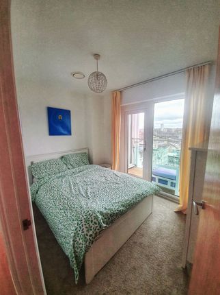 Flat to rent in Greens End, London