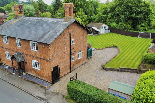 Thumbnail Country house for sale in Former Farmhouse, Nr Kenilworth, Outdoor Bar