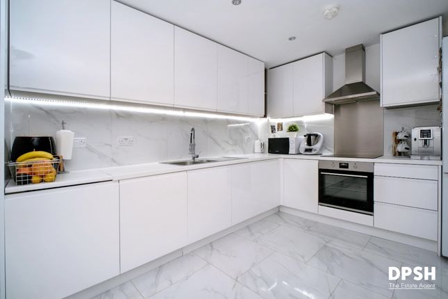 10 Wise Crescent, Leeds photo 2